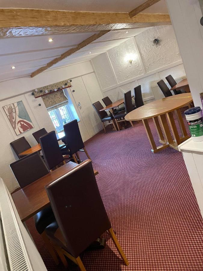 The Glan Yr Afon Inn Holywell  Buitenkant foto