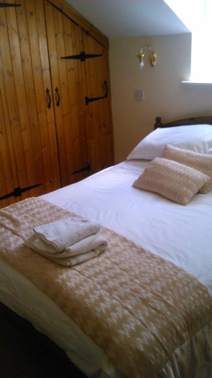 The Glan Yr Afon Inn Holywell  Kamer foto