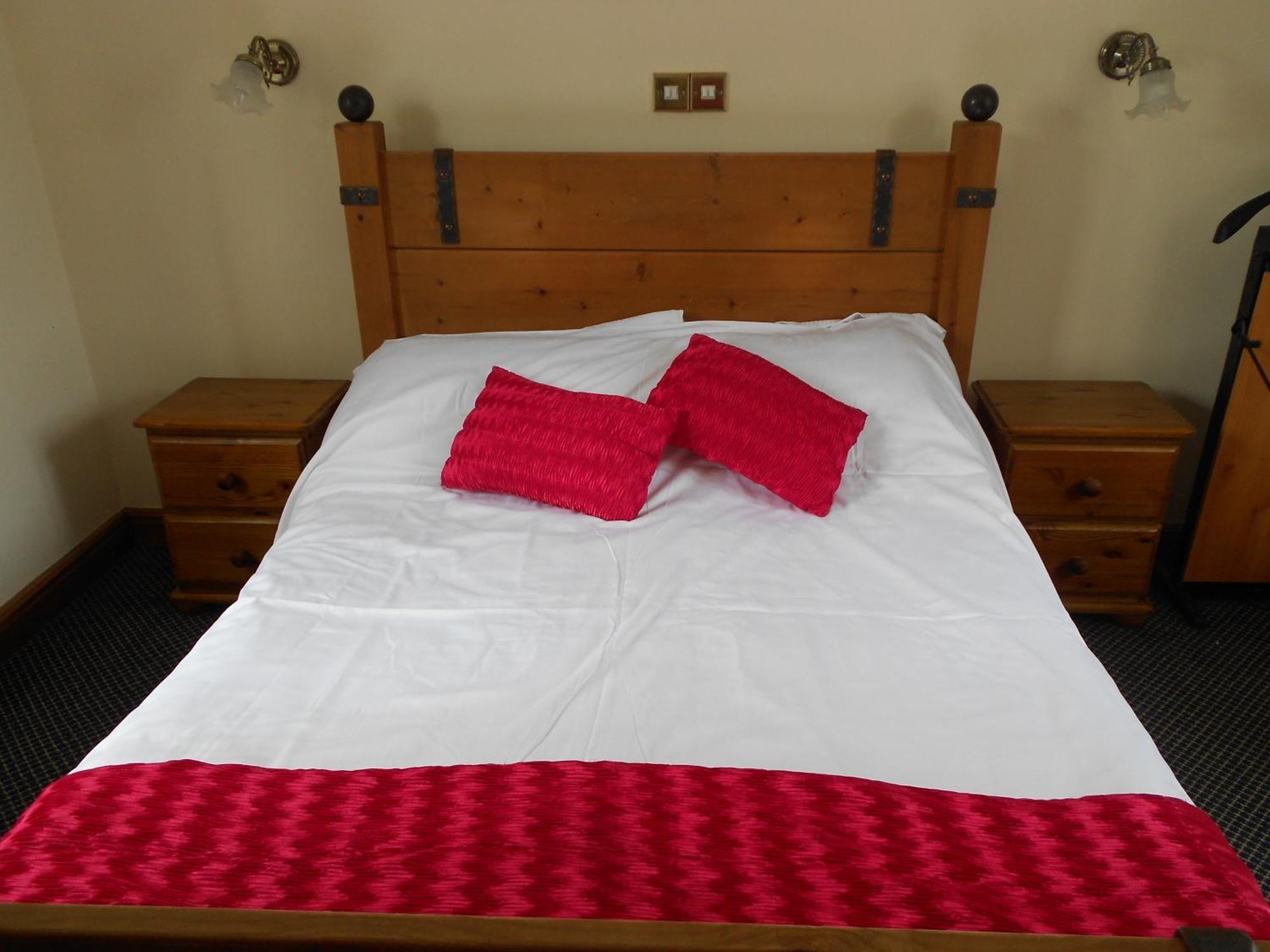 The Glan Yr Afon Inn Holywell  Buitenkant foto