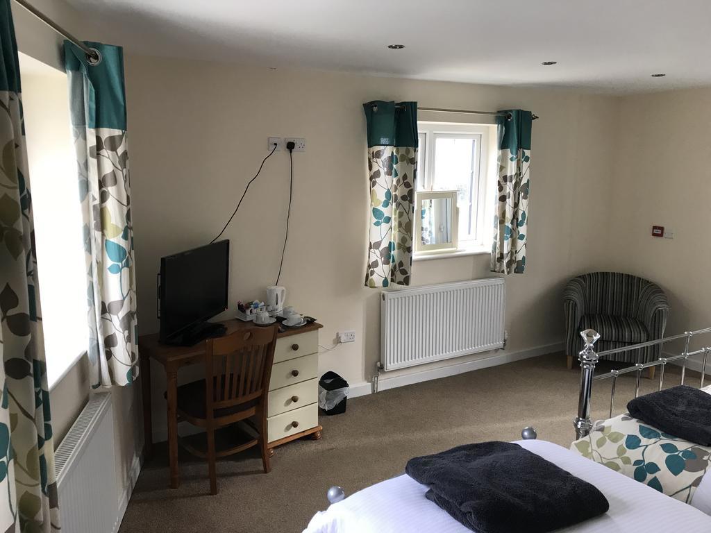 The Glan Yr Afon Inn Holywell  Buitenkant foto