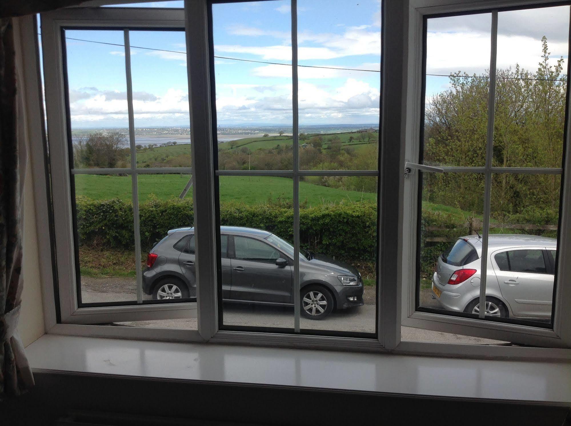 The Glan Yr Afon Inn Holywell  Buitenkant foto